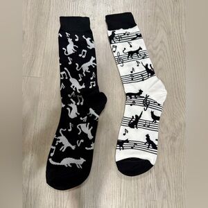 1 Pair Mismatched Music Note Cats Crew Socks Black White Treble Clef unisex new